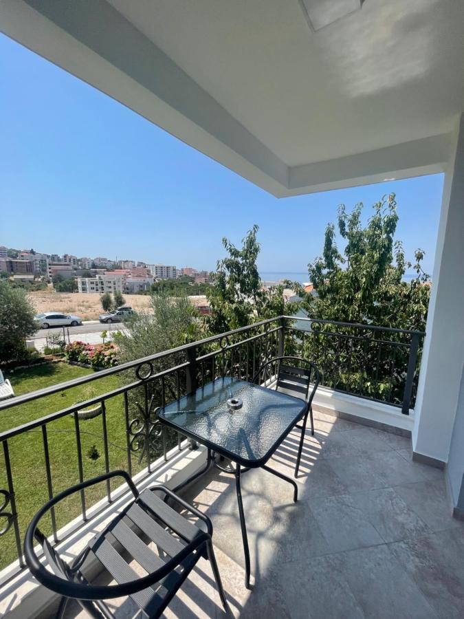 Sea Garden Apartments Dobra Voda Esterno foto