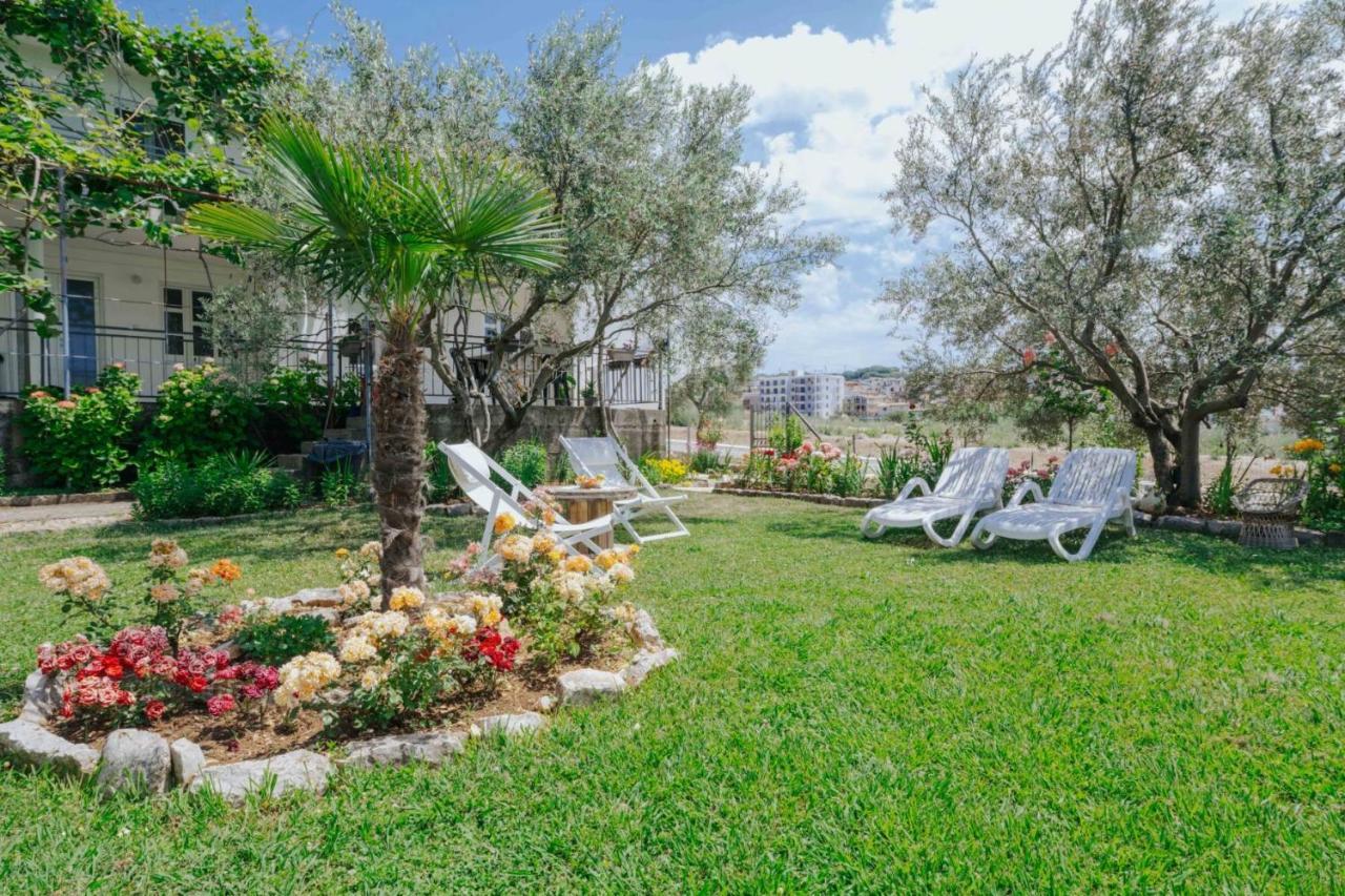 Sea Garden Apartments Dobra Voda Esterno foto