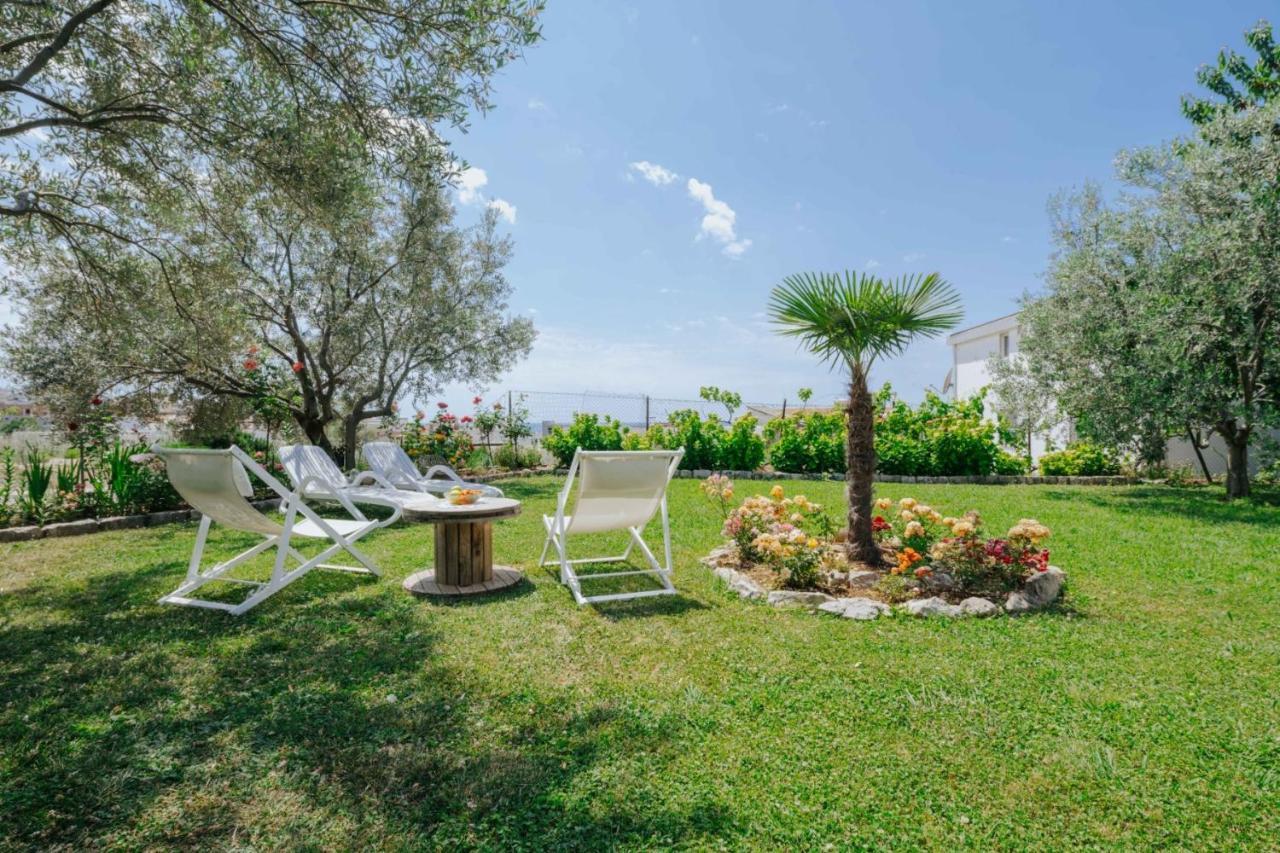 Sea Garden Apartments Dobra Voda Esterno foto