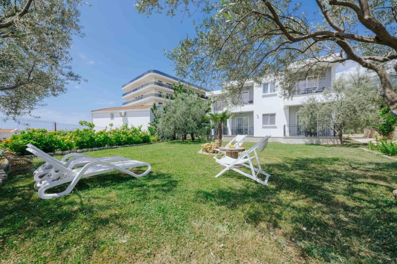Sea Garden Apartments Dobra Voda Esterno foto